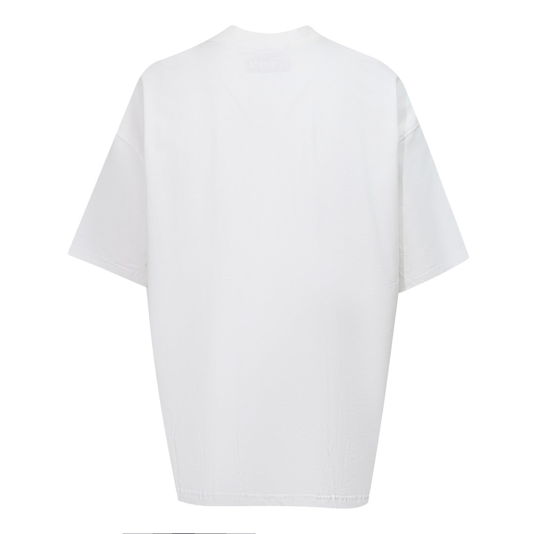 Weißes und schwarzes T-Shirt