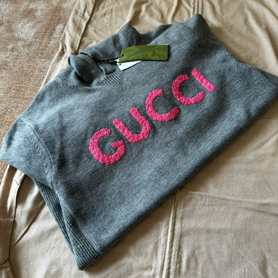 Grauer Hoodie