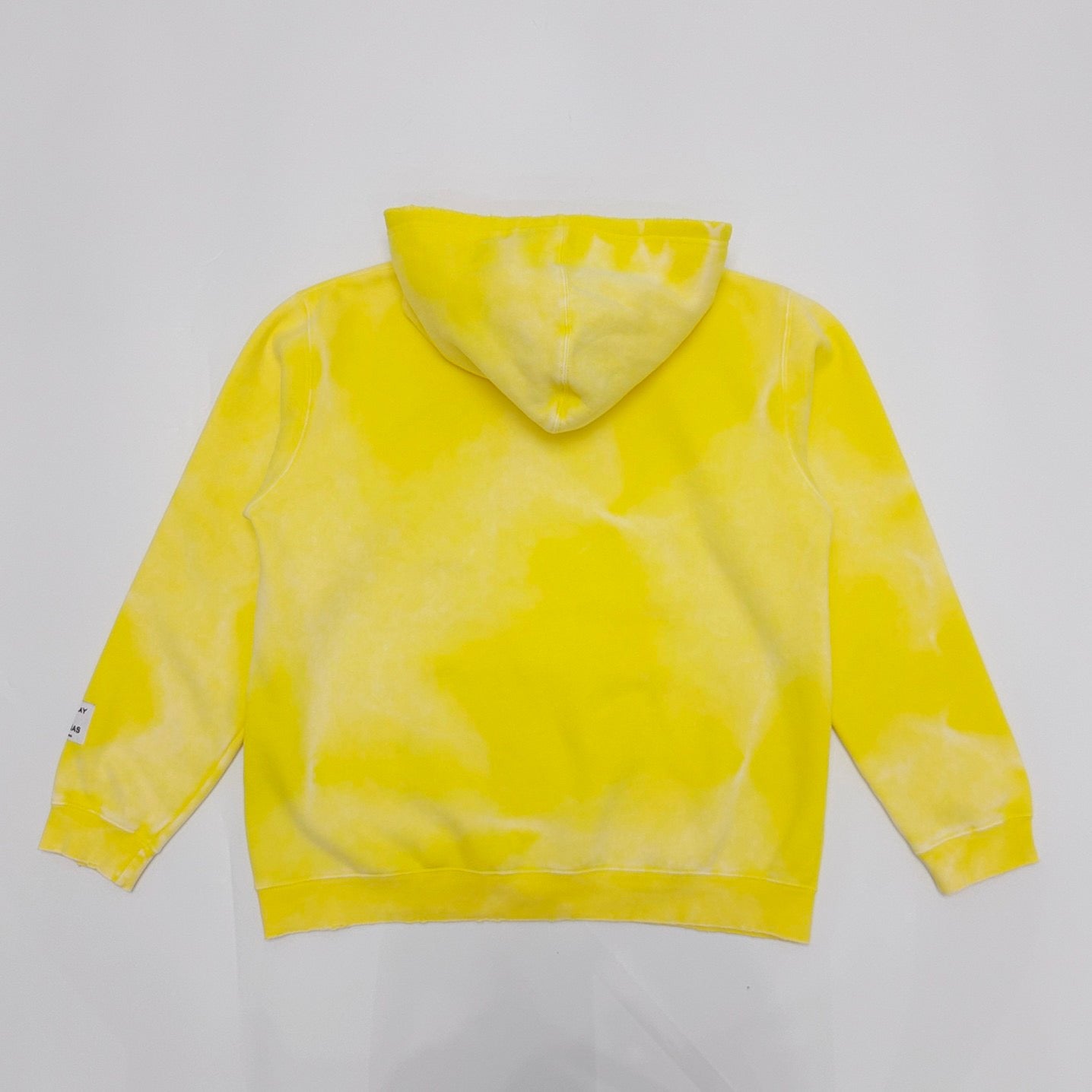 Sudadera con capucha amarilla y rosa