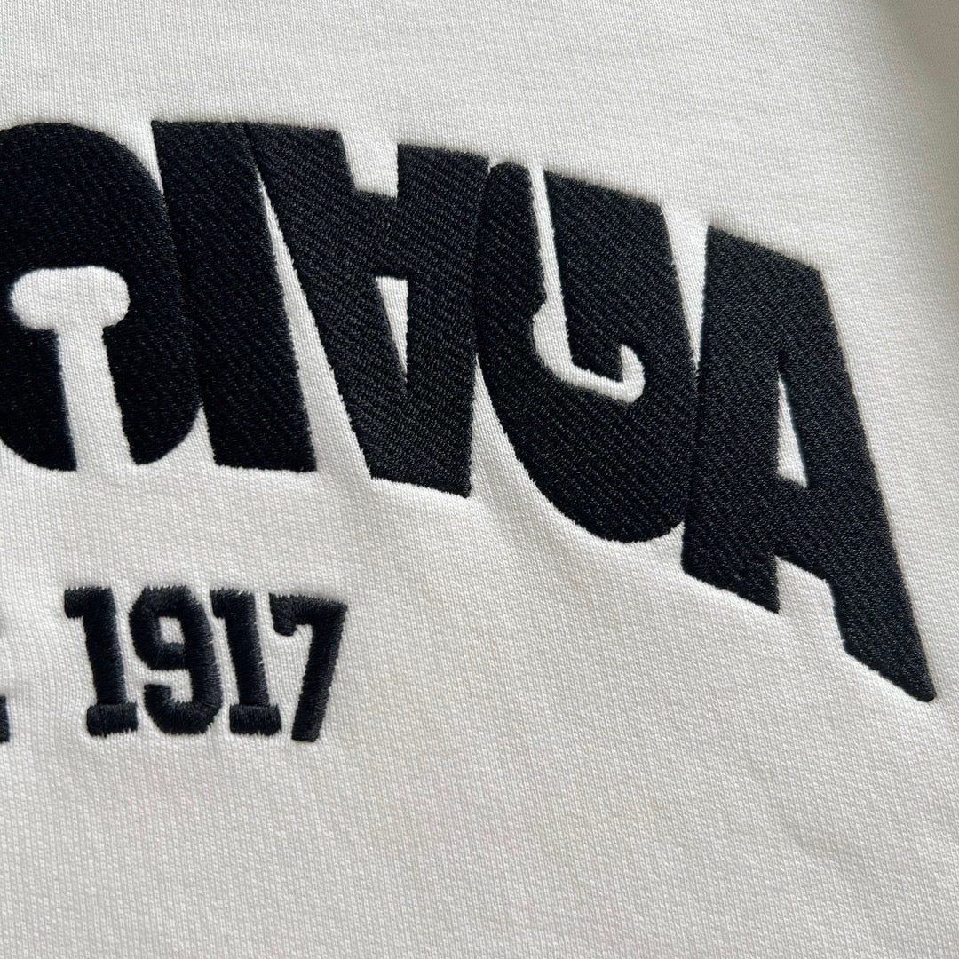 Sudadera con capucha en blanco y negro
