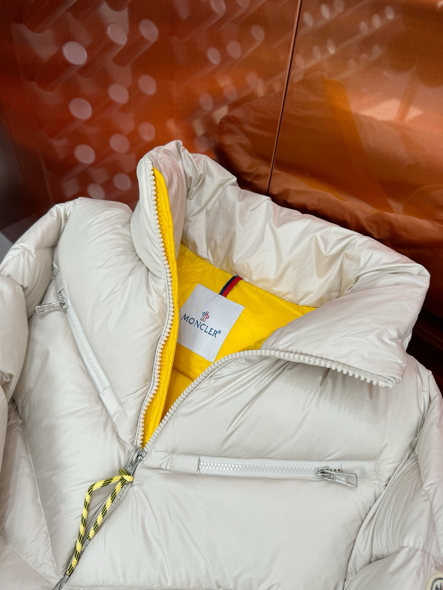 Weiße Jacke