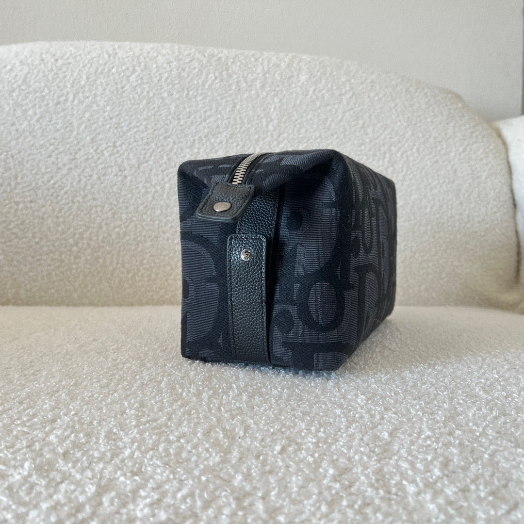 Blaue und schwarzgraue Tasche
