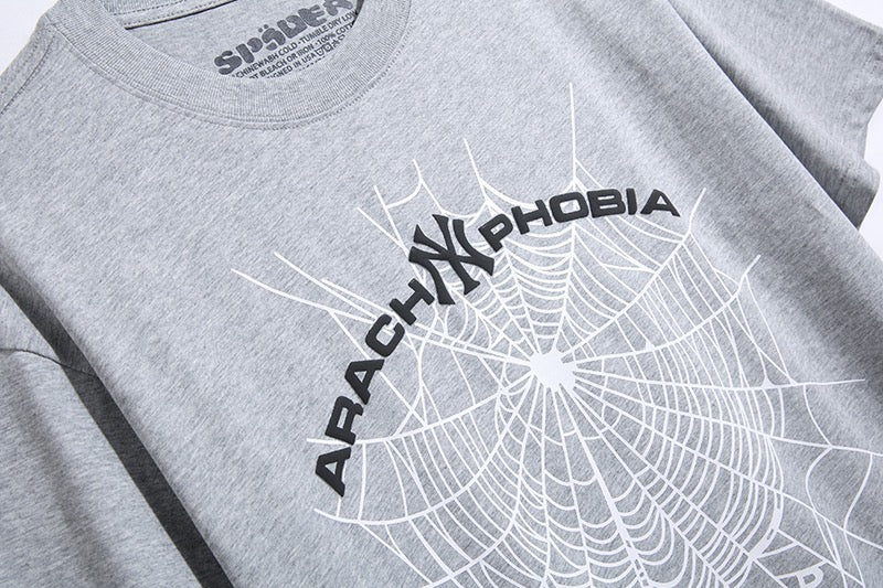 Camiseta gris y azul