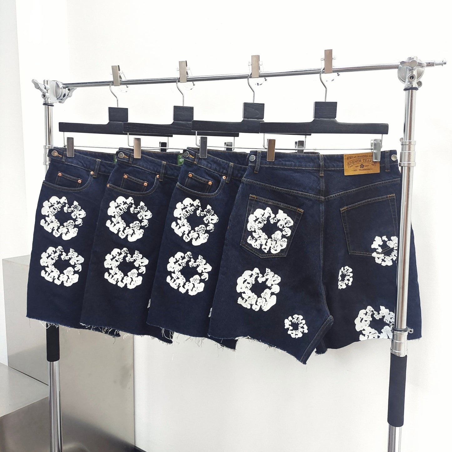 Dunkelschwarze Shorts