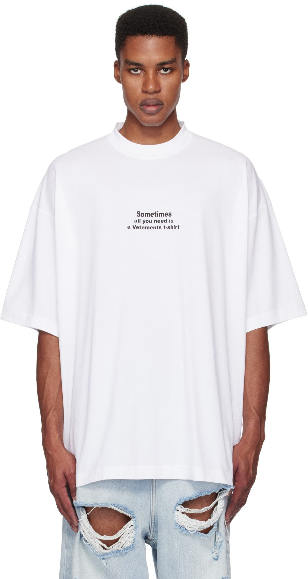Weißes und schwarzes T-Shirt