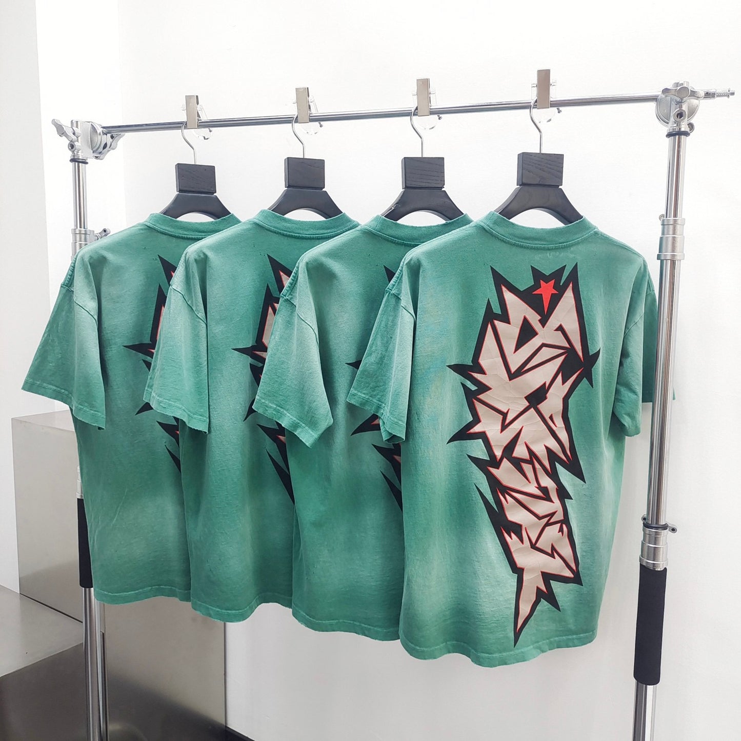 camiseta azul oscuro