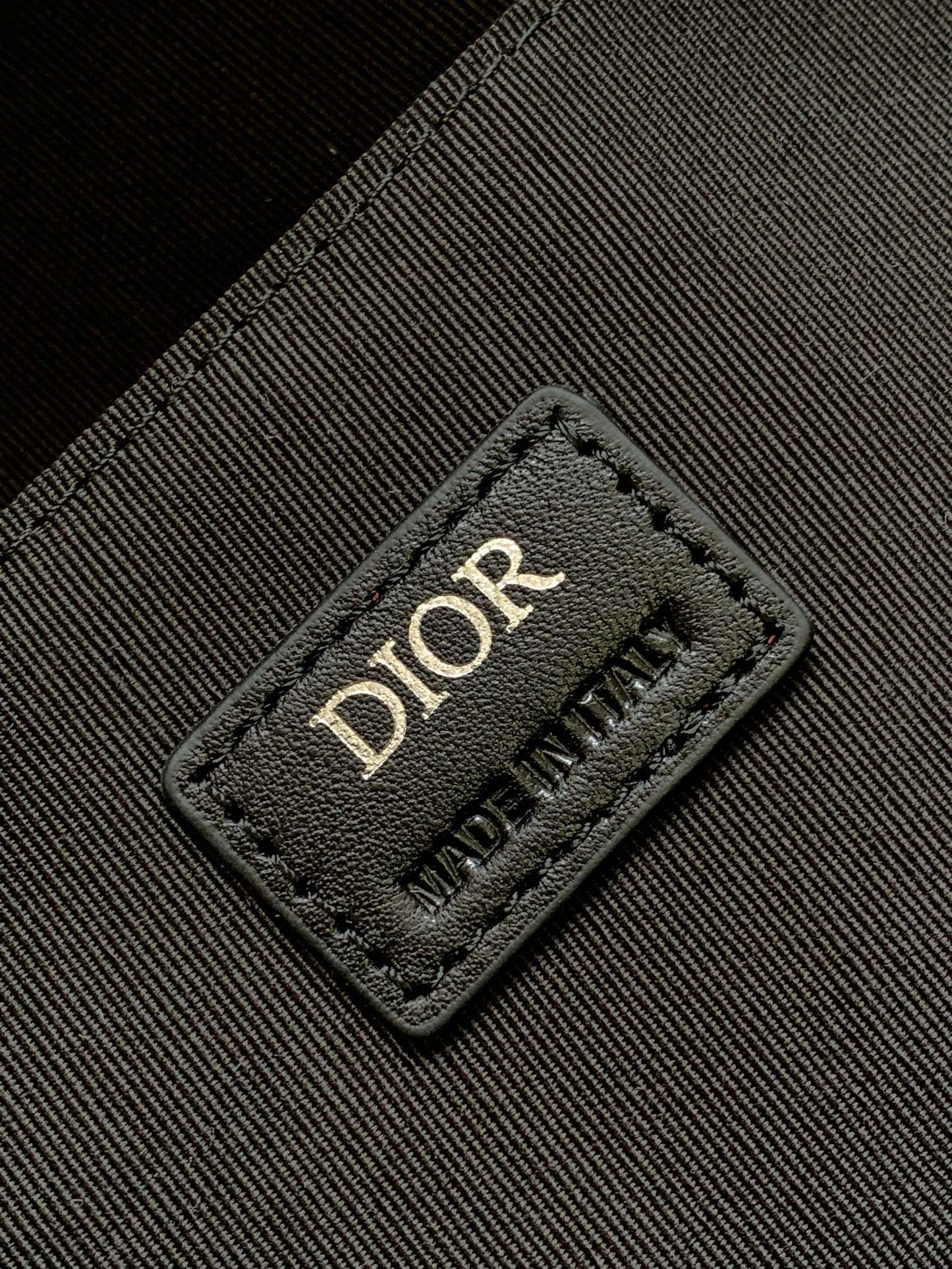 Schwarze und graue Tasche