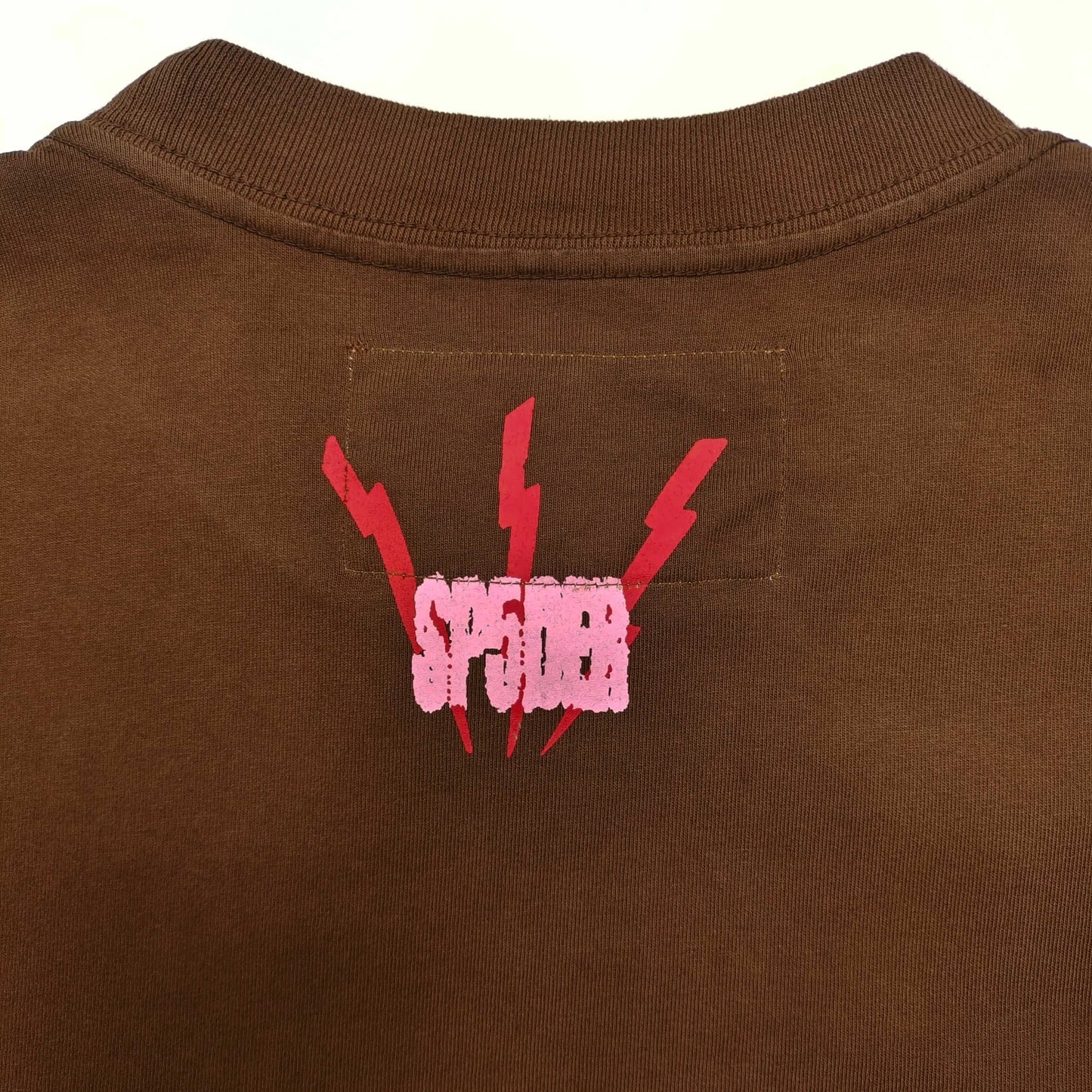 Braunes T-Shirt