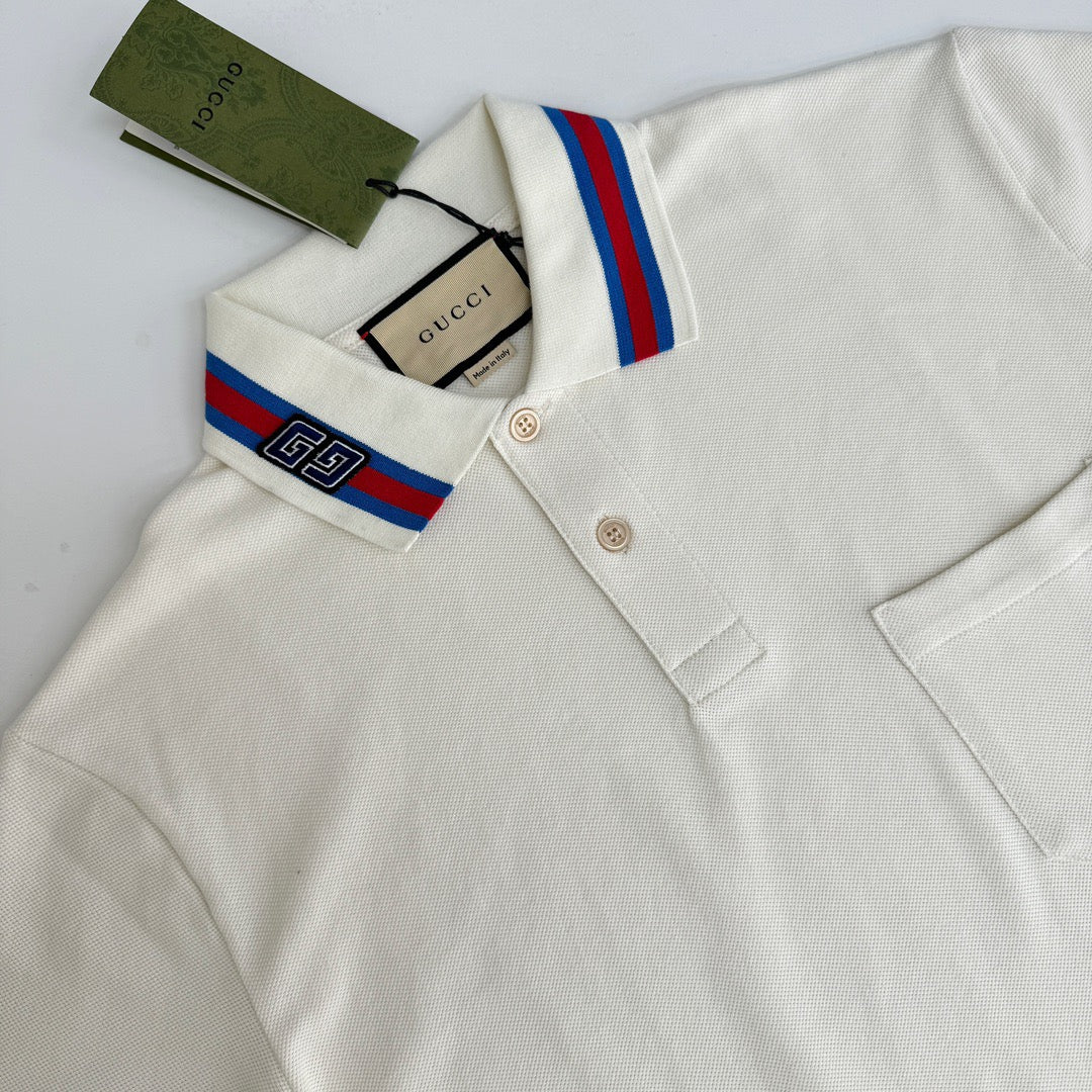 Blaues und weißes Polo