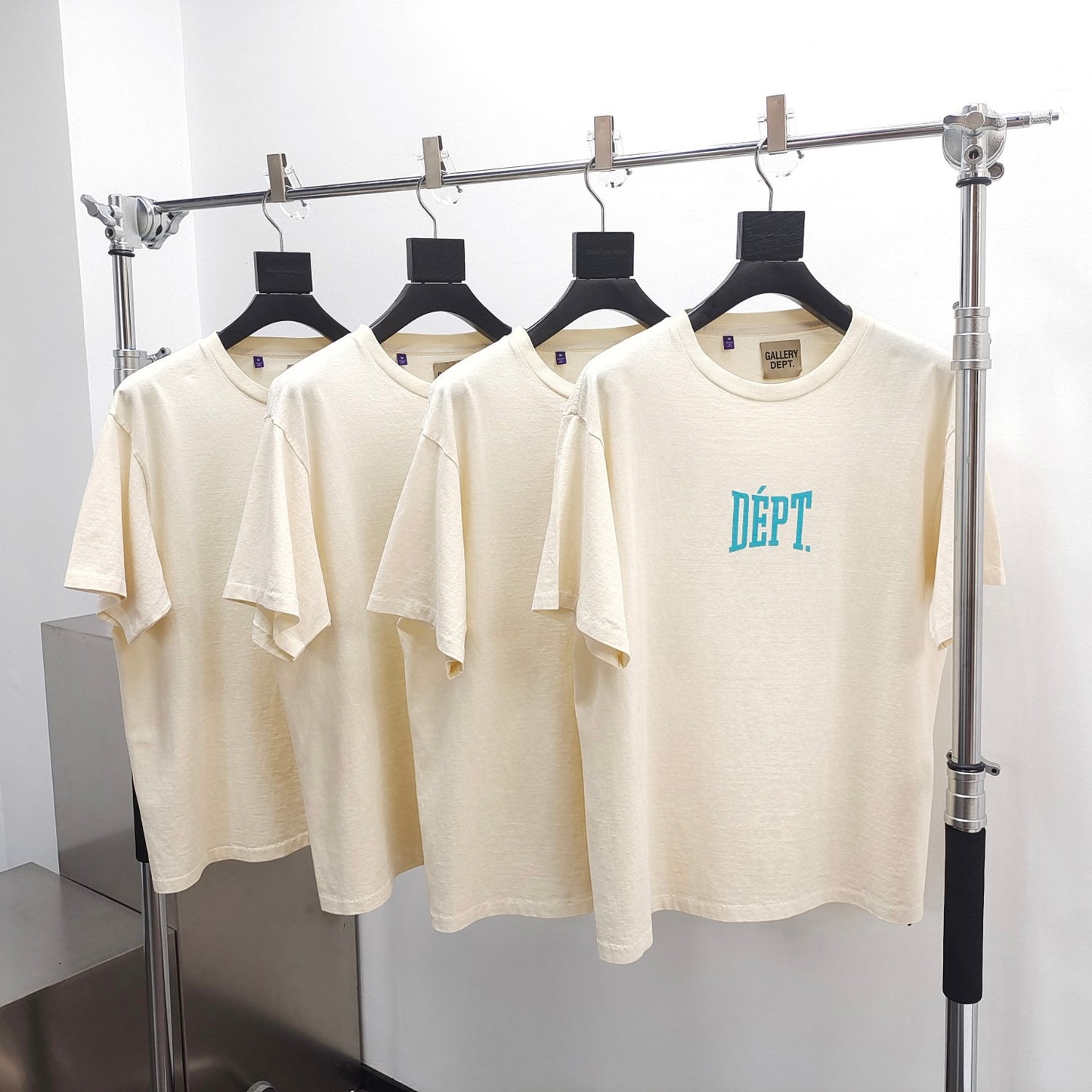 Camiseta blanca y negra