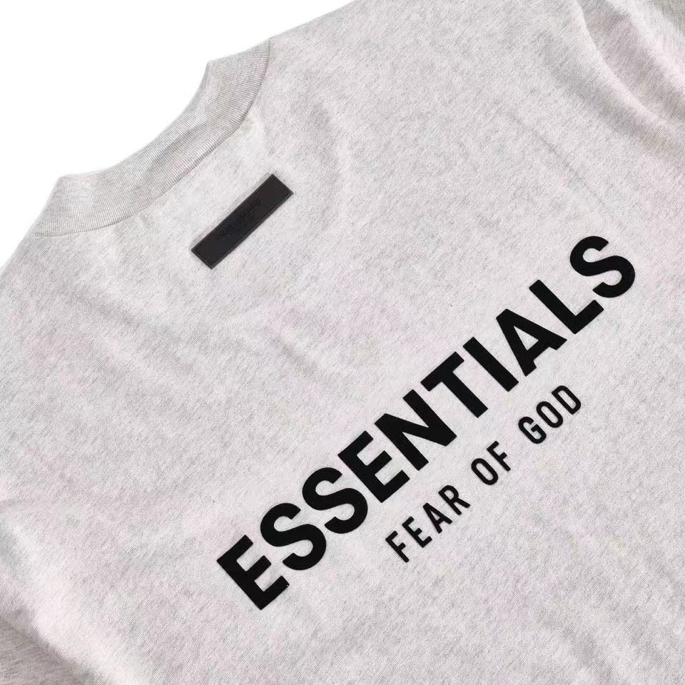 Camiseta gris claro, gris oscuro y negra