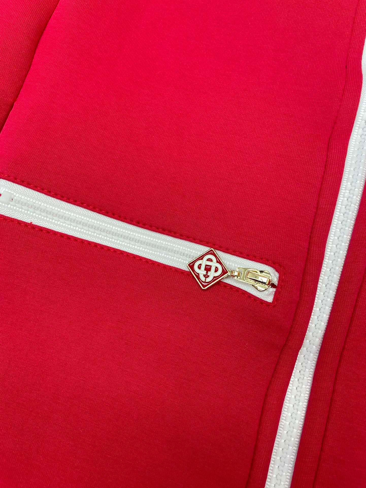 Chaqueta roja y verde