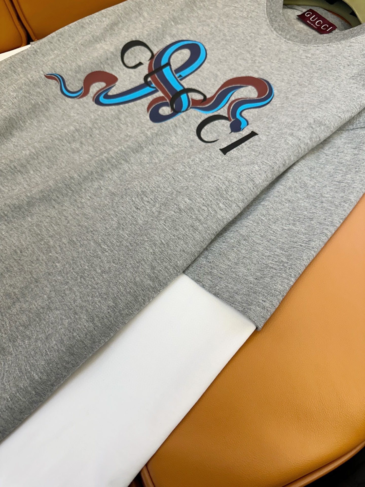 Graues T-Shirt