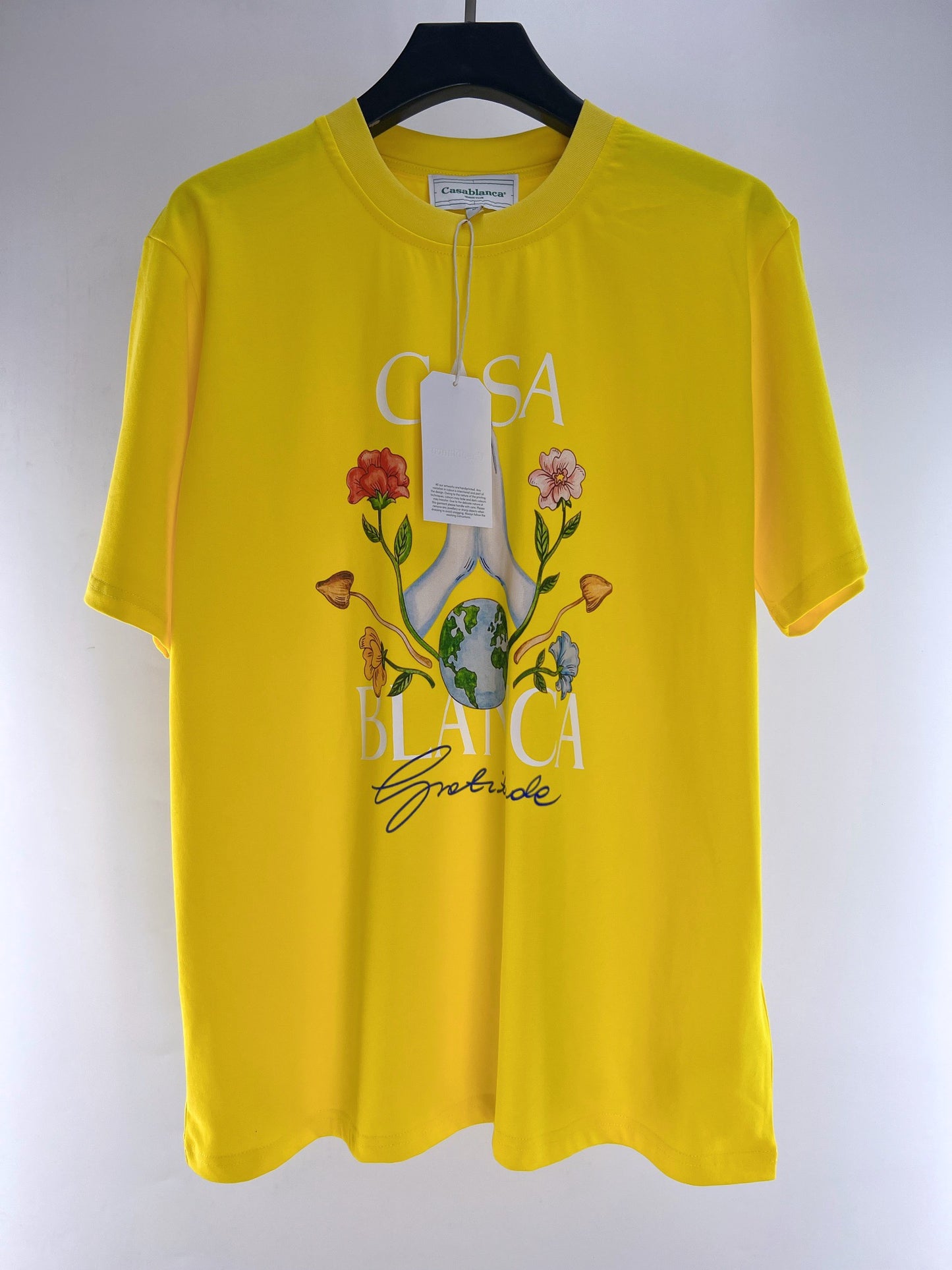 Blaues und gelbes T-Shirt