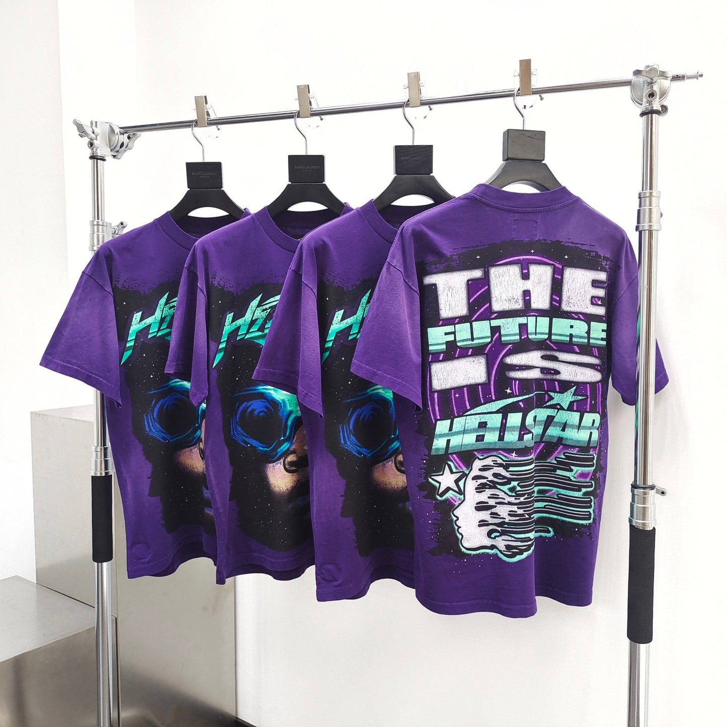 camiseta morada