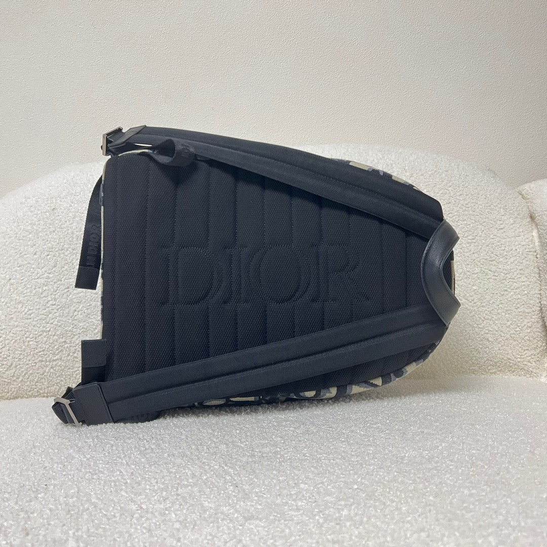 Black and Classic Oblique Bag