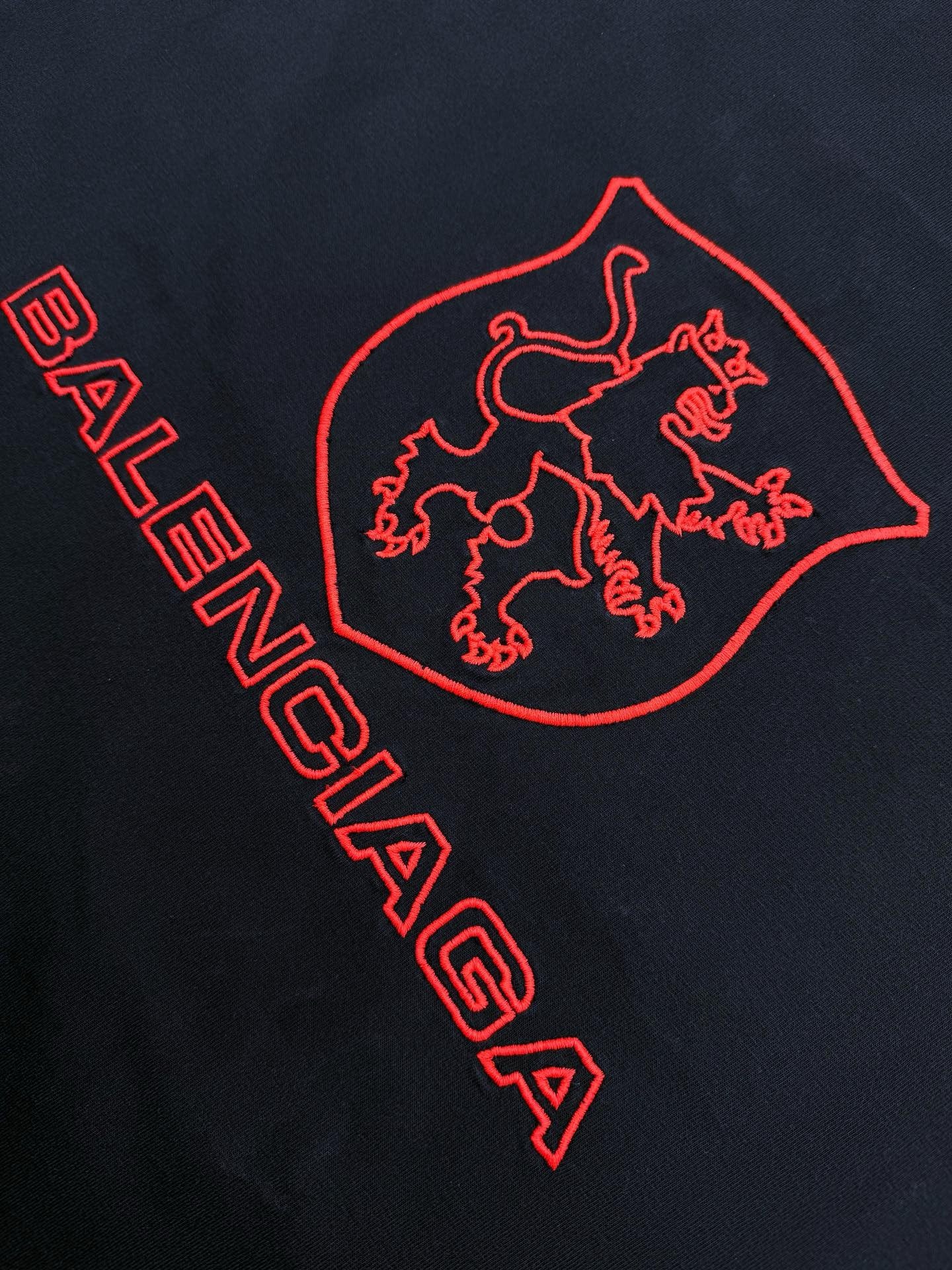 Dunkelschwarzes T-Shirt