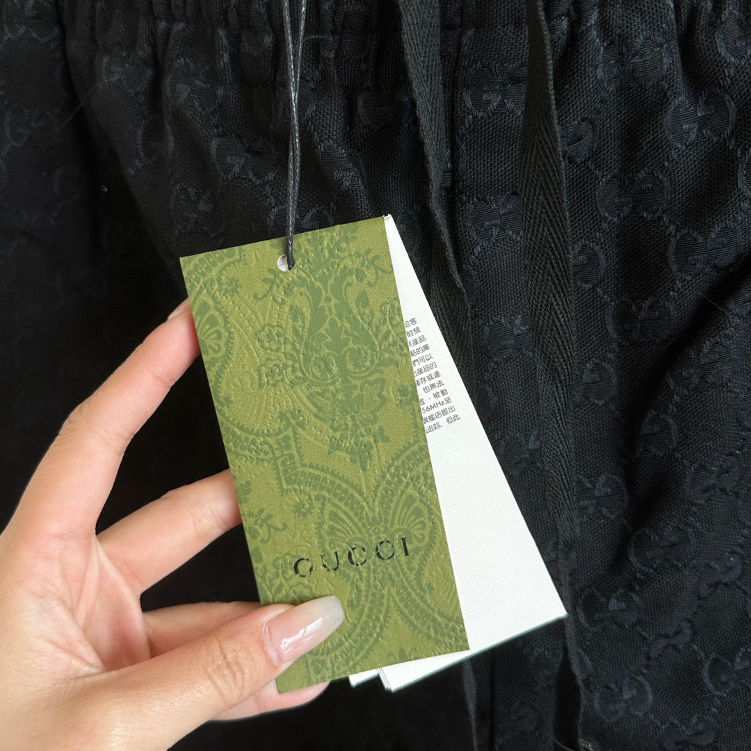 Pantalón corto negro y caqui