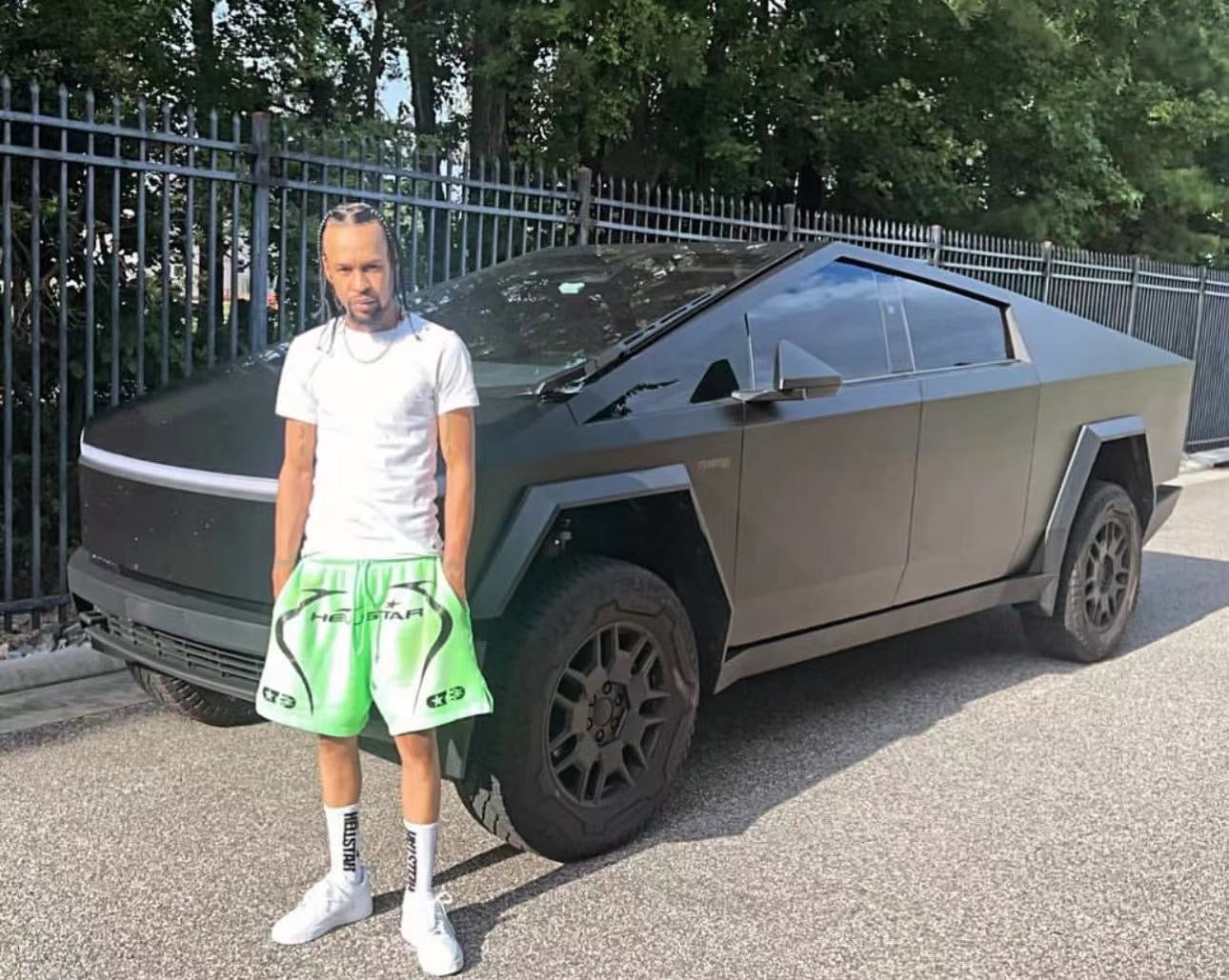 Dunkelgrüne Shorts