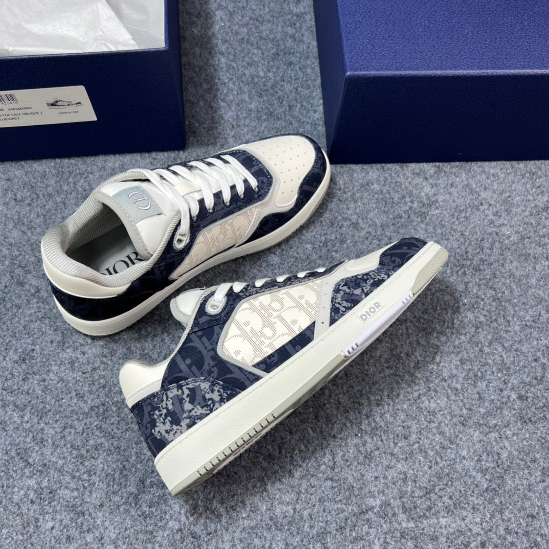 Weißblaue Schuhe