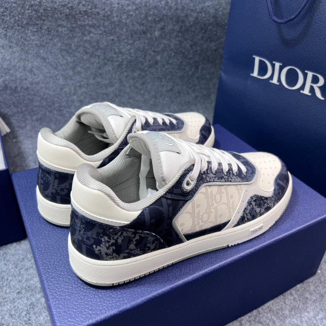 Weißblaue Schuhe