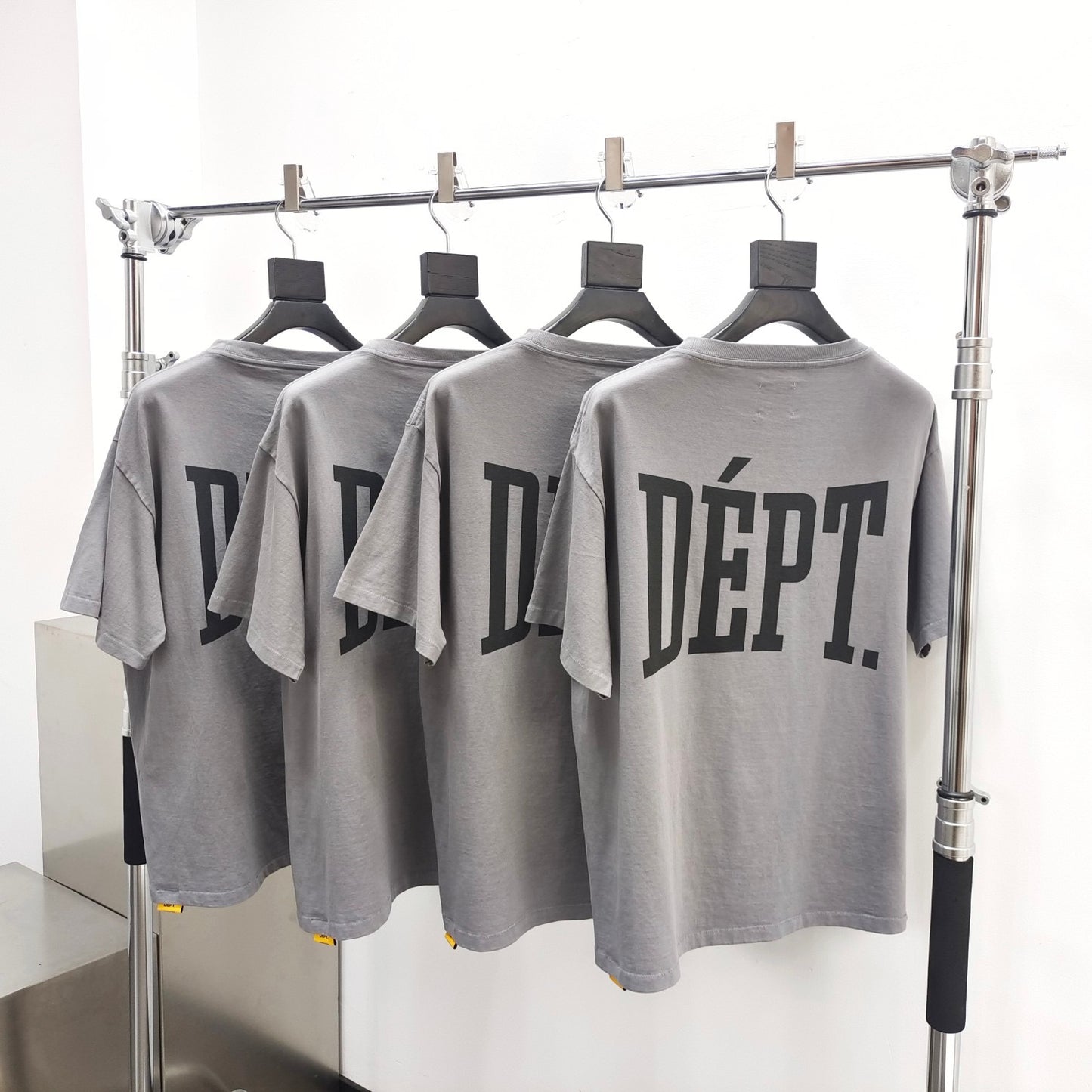 camiseta gris