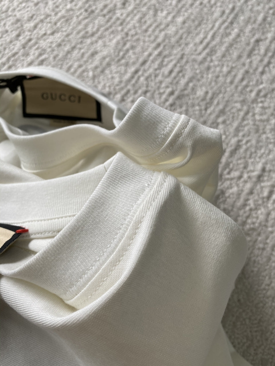 weißes T-Shirt
