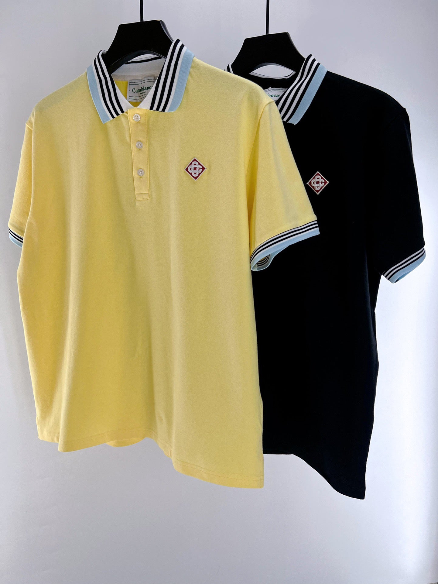 Polo amarillo y azul