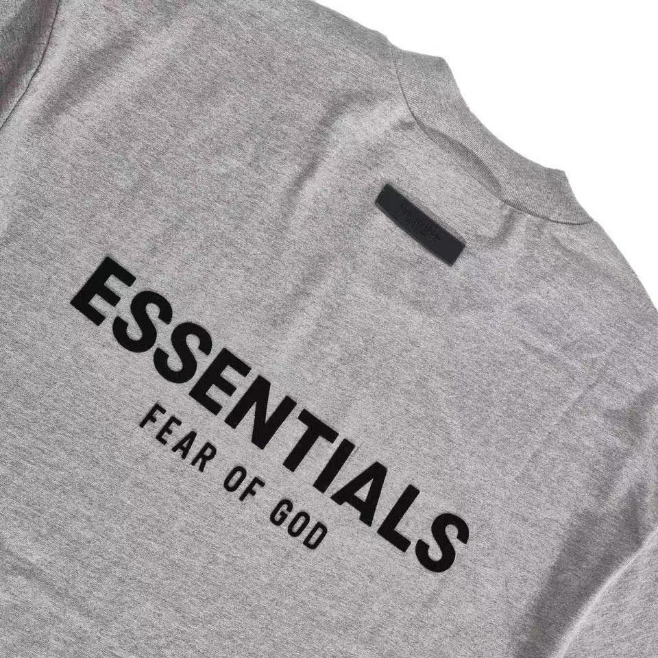 Camiseta gris claro, gris oscuro y negra