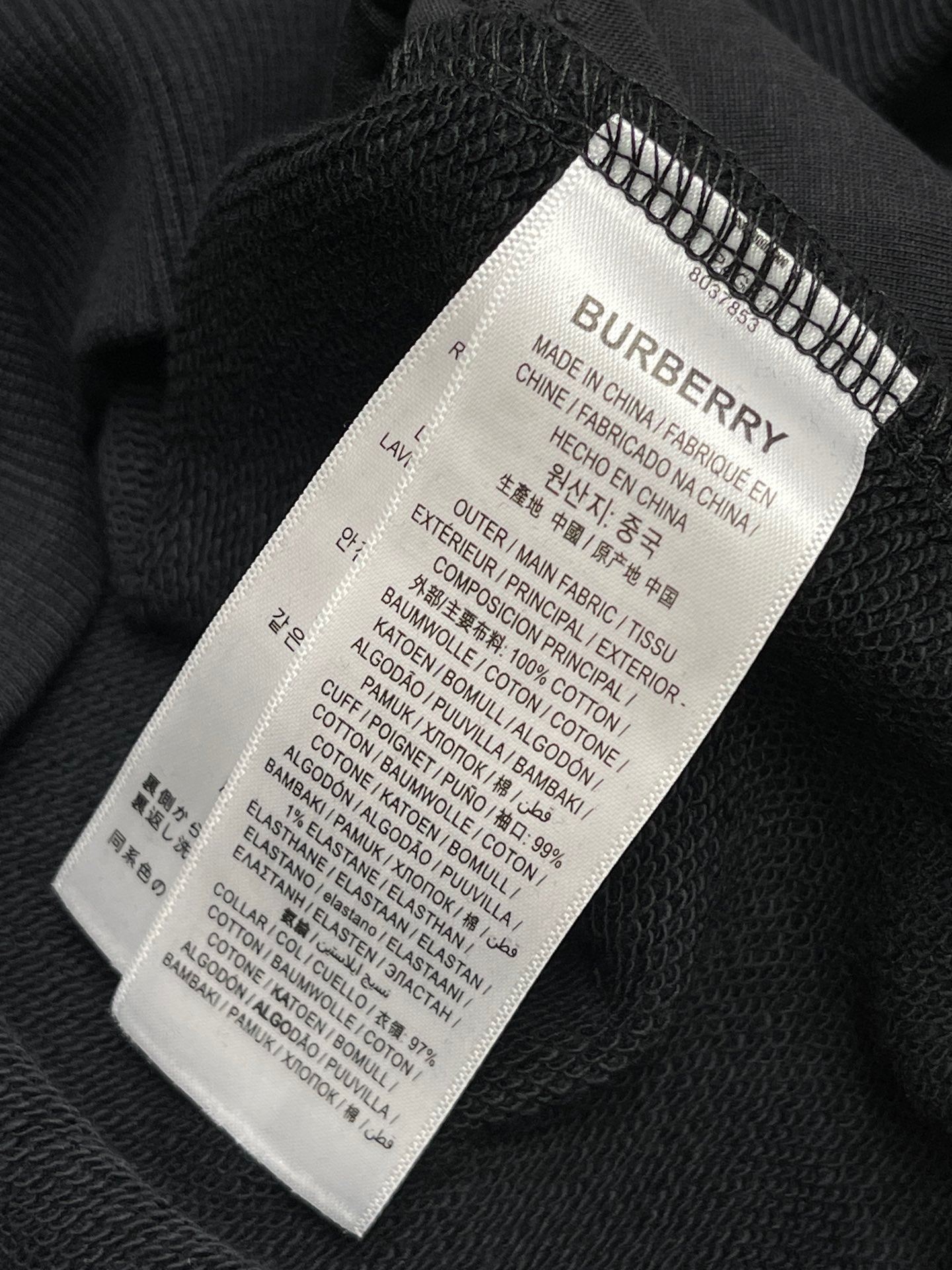 Sudadera con capucha en blanco y negro