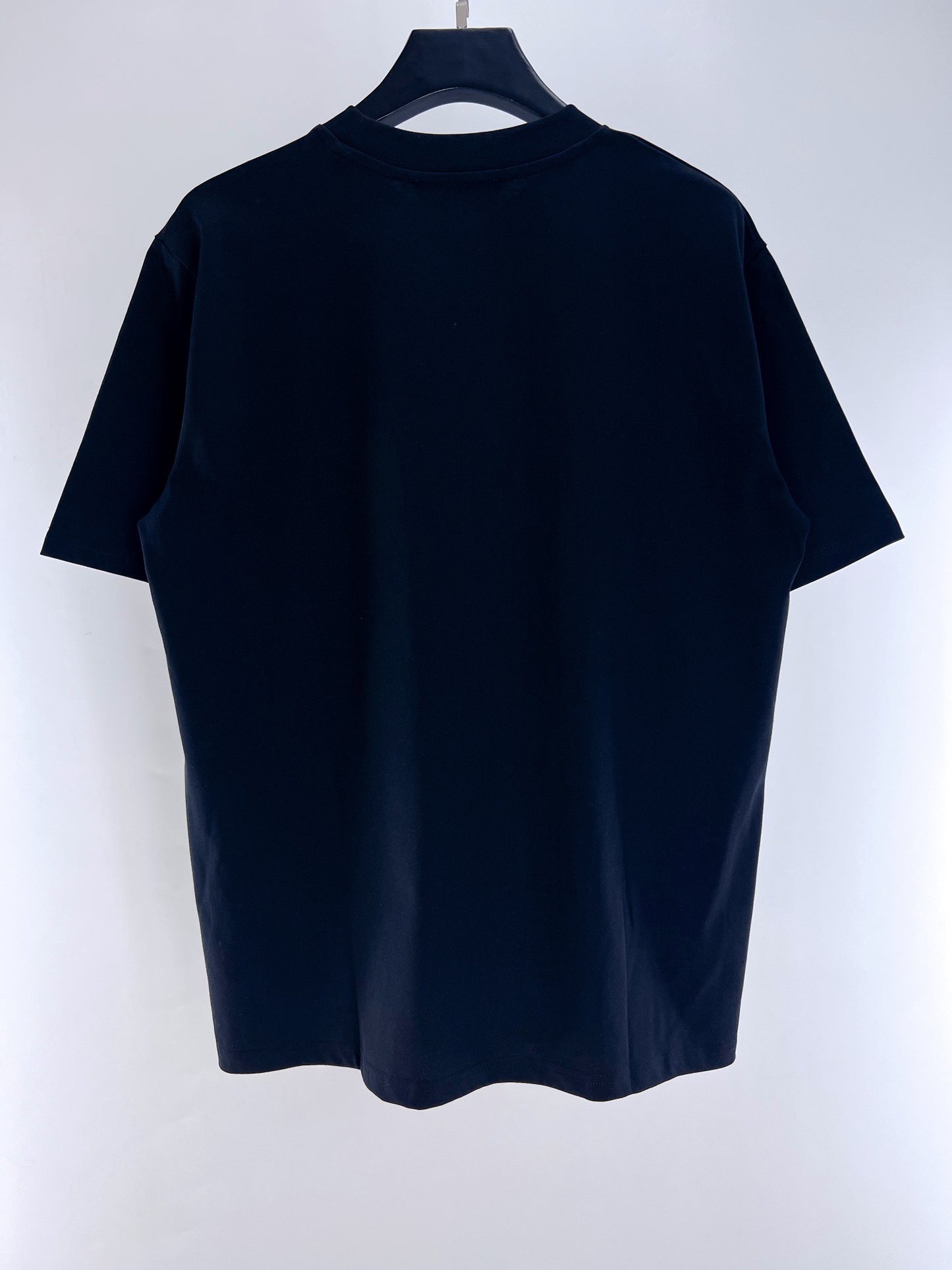Blaues und gelbes T-Shirt