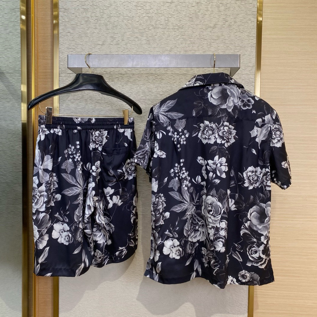 Mehrfarbiges T-Shirt mit Shorts