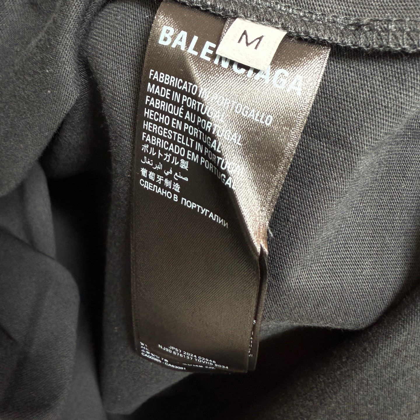 Camiseta negra oscura