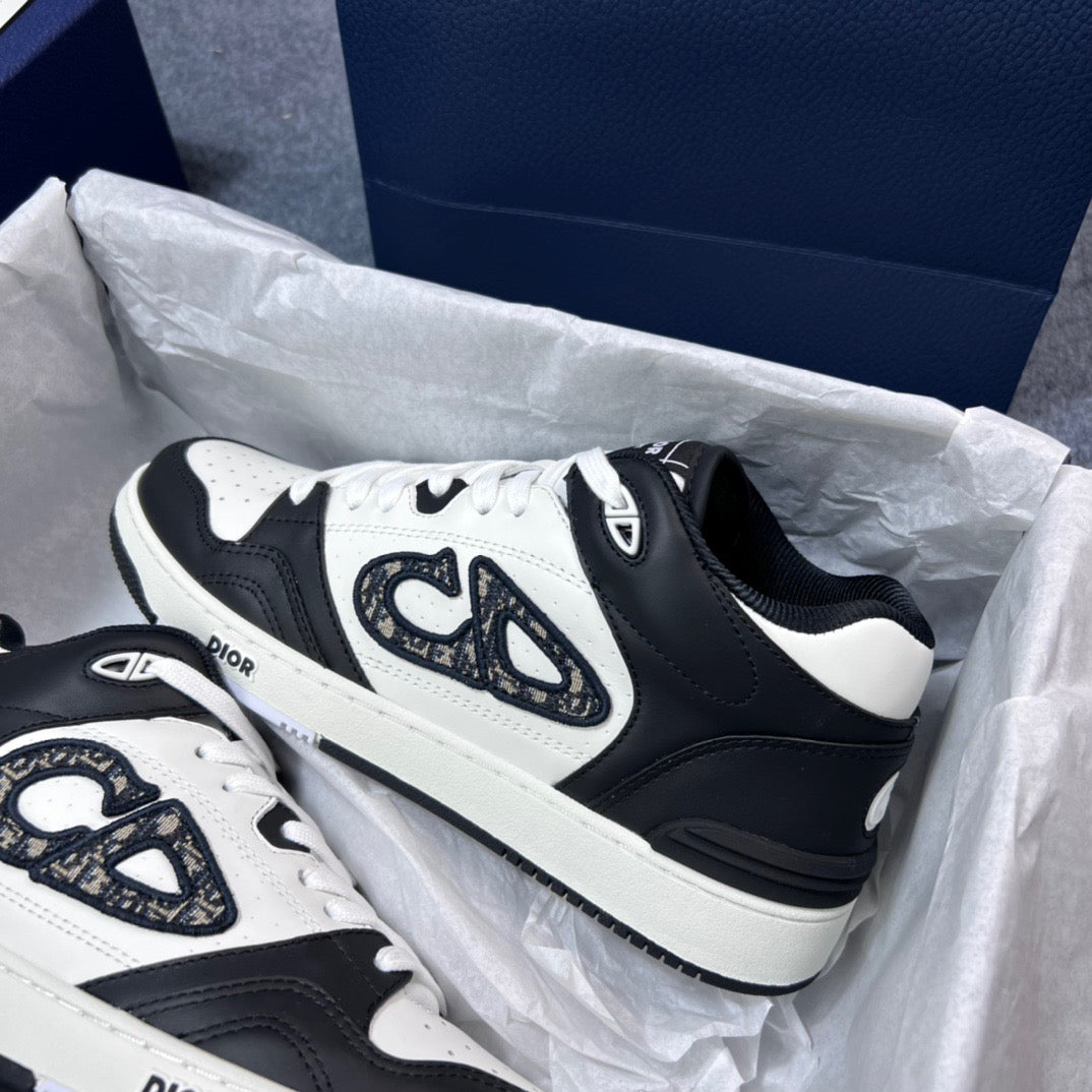 Mehrfarbige Schuhe