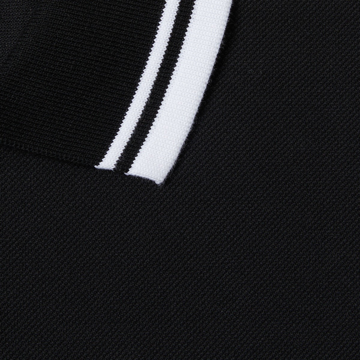 Schwarzes und graues Polo