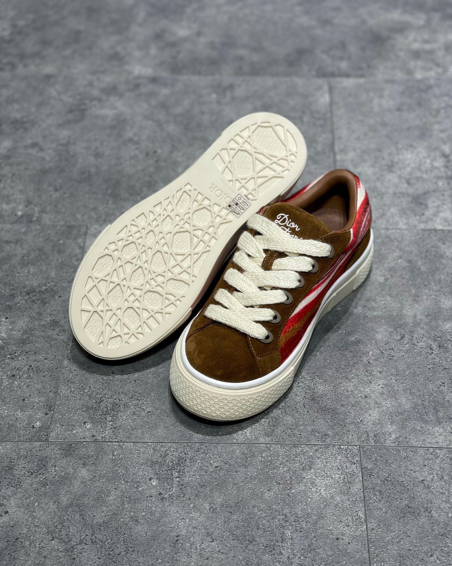 Mehrfarbige Schuhe