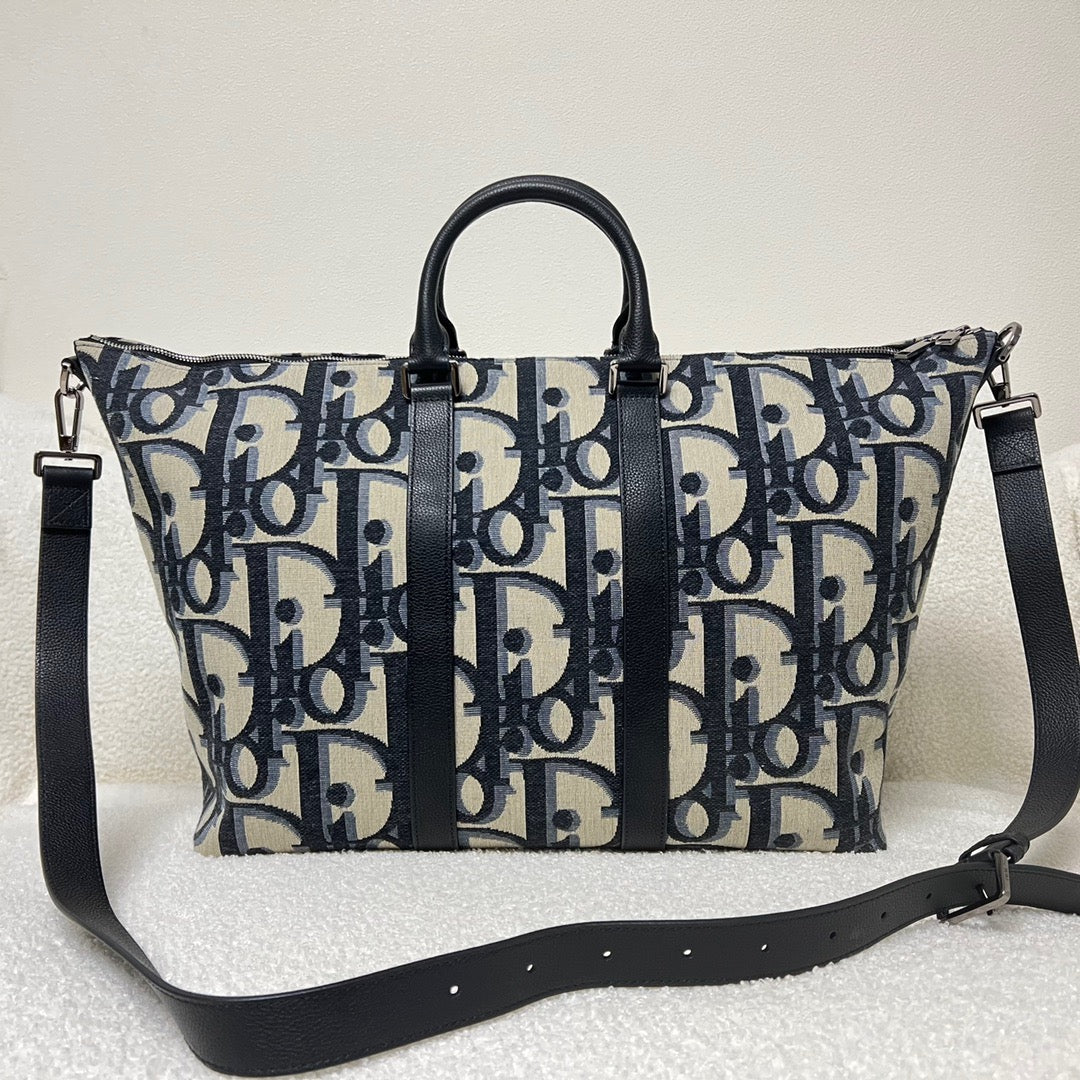 Blaue und schwarzgraue Tasche
