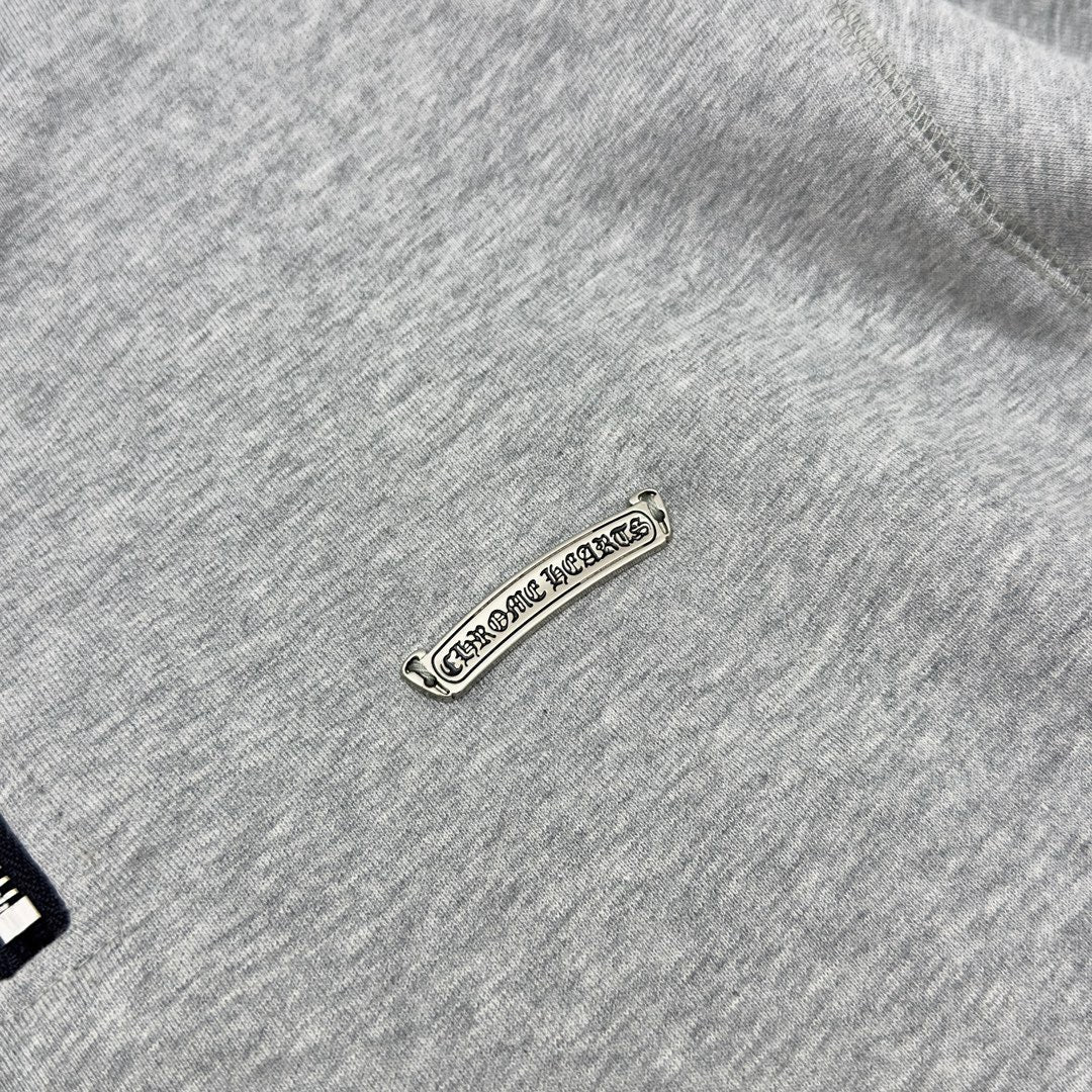 Sudadera negra y gris