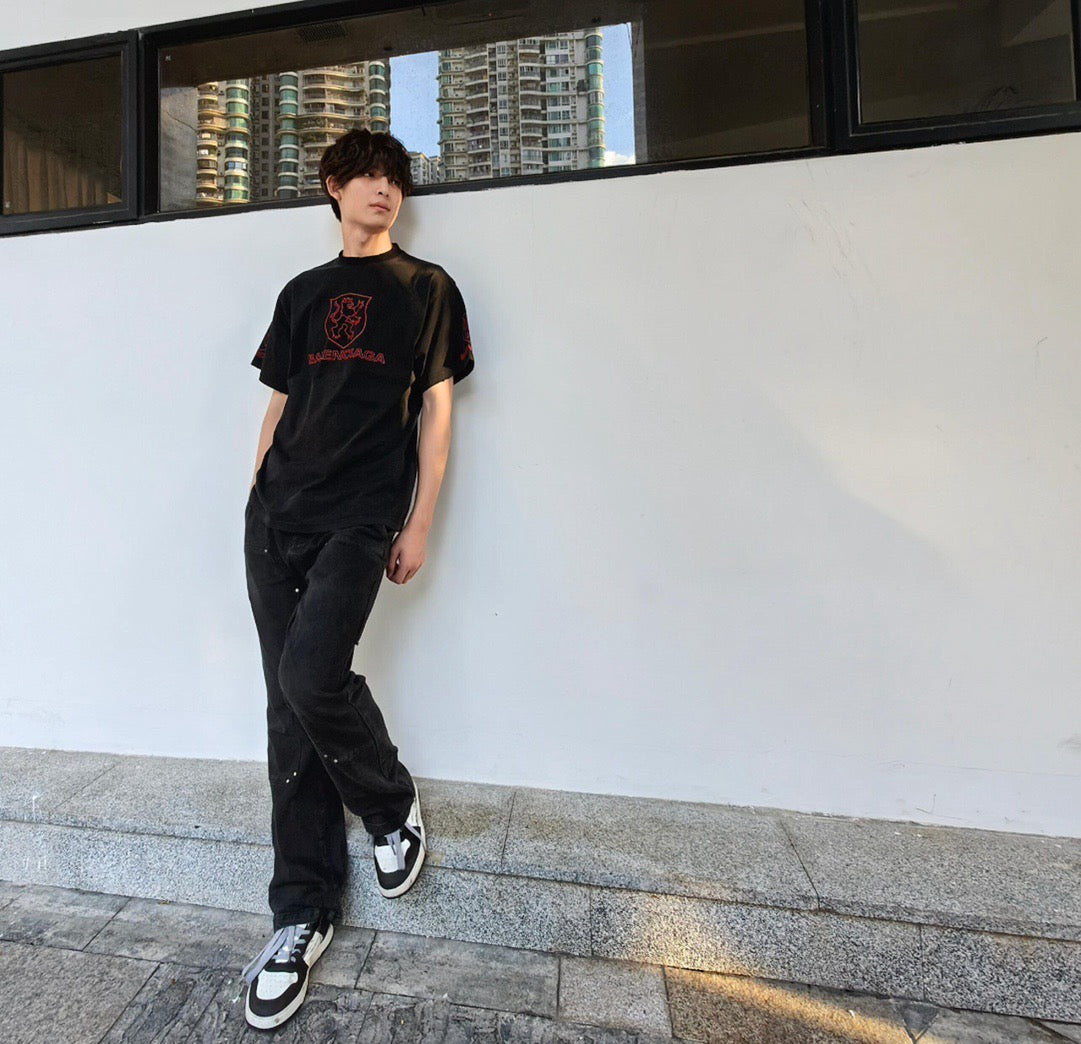 Dunkelschwarzes T-Shirt