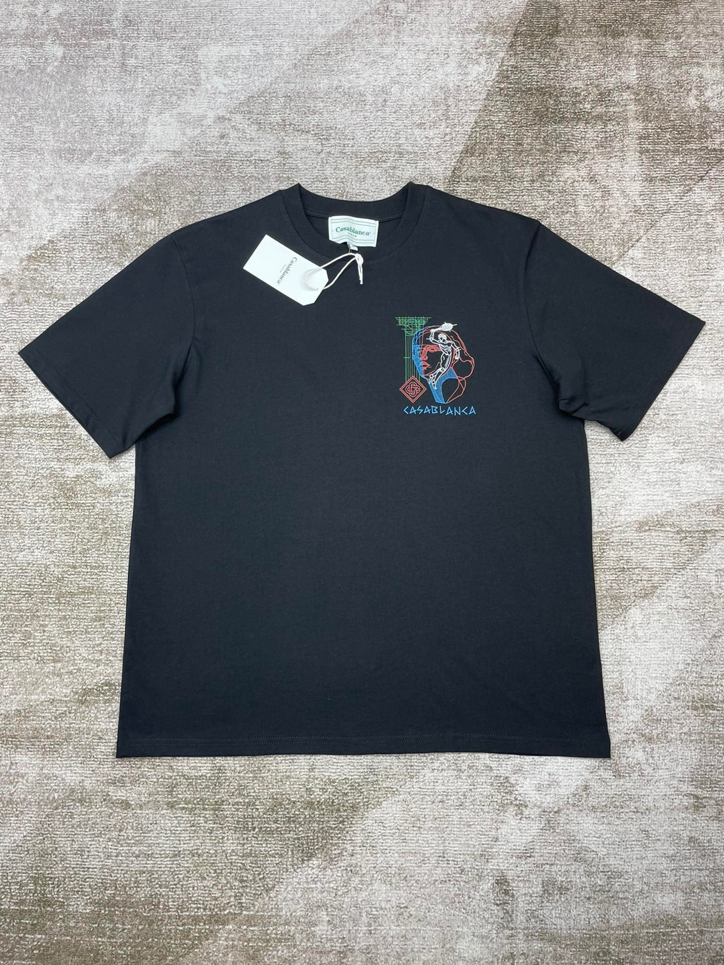 Camiseta en blanco y negro