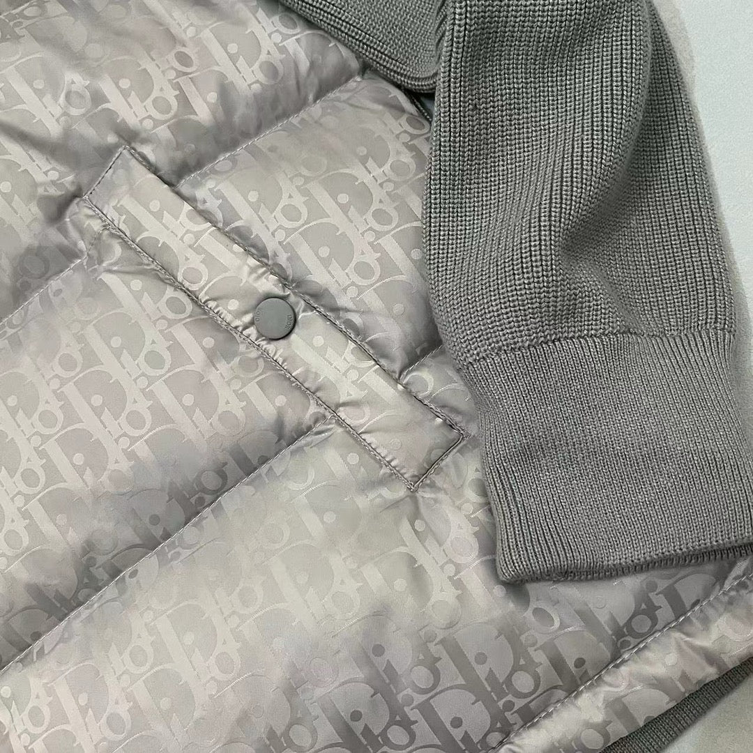 Schwarze, graue, blaue und weiße Jacke