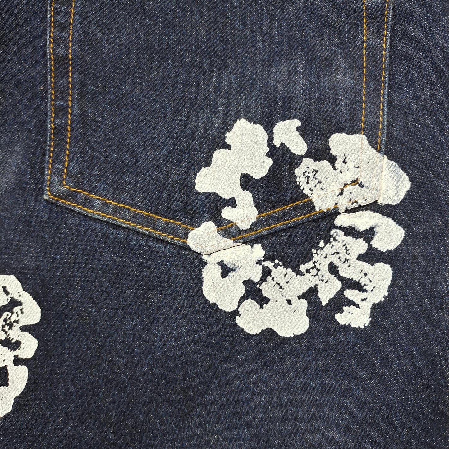 Dunkelschwarze Shorts