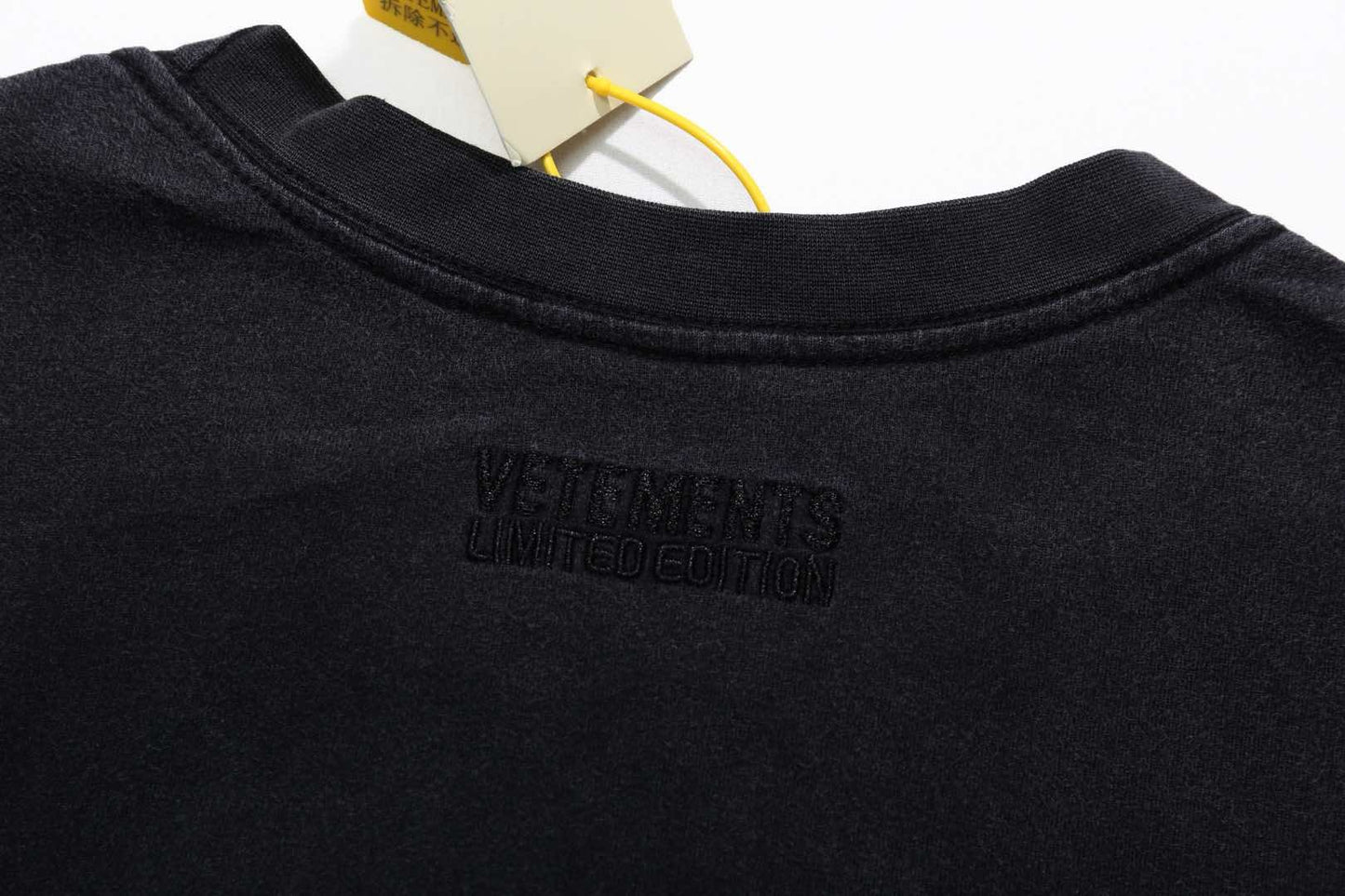 Schwarzes T-Shirt