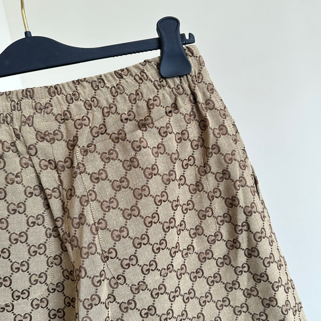 Pantalón corto negro y caqui