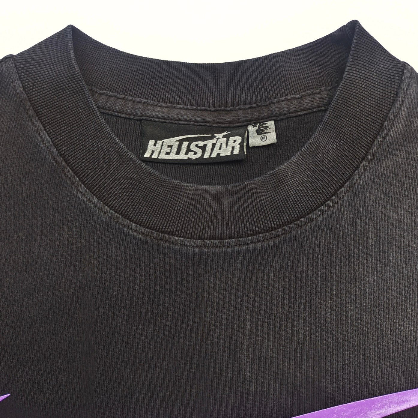 Camiseta negra oscura