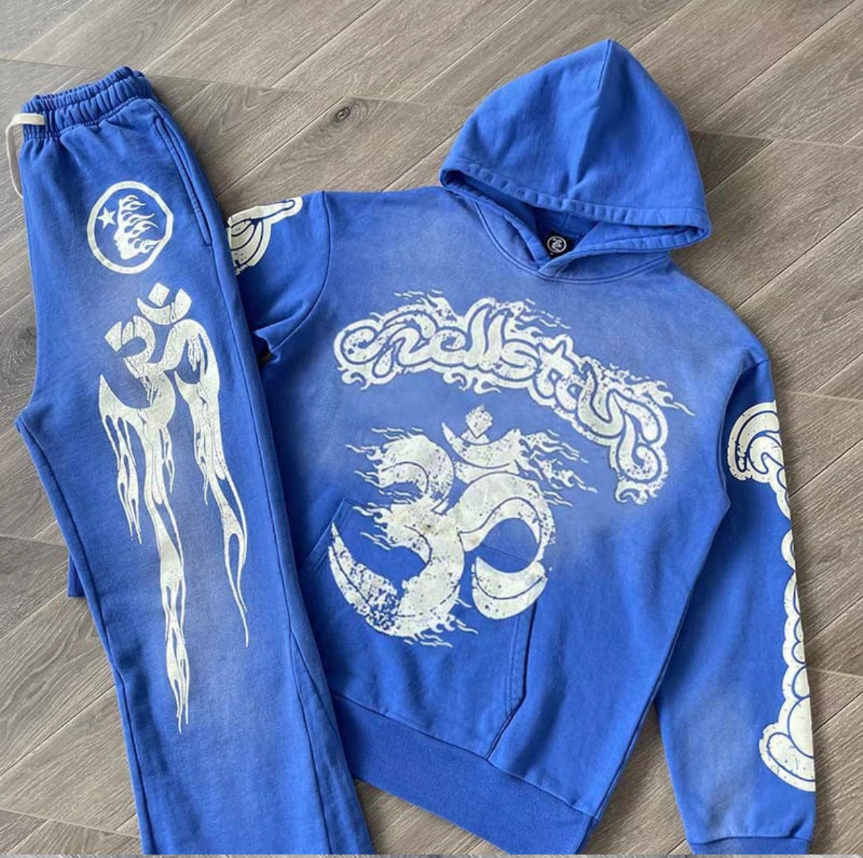Blauer Hoodie mit Hose