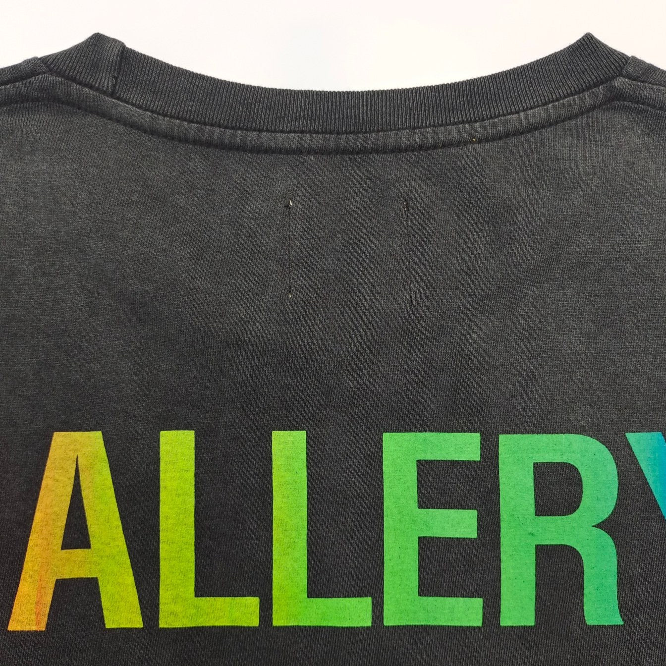 camiseta negra