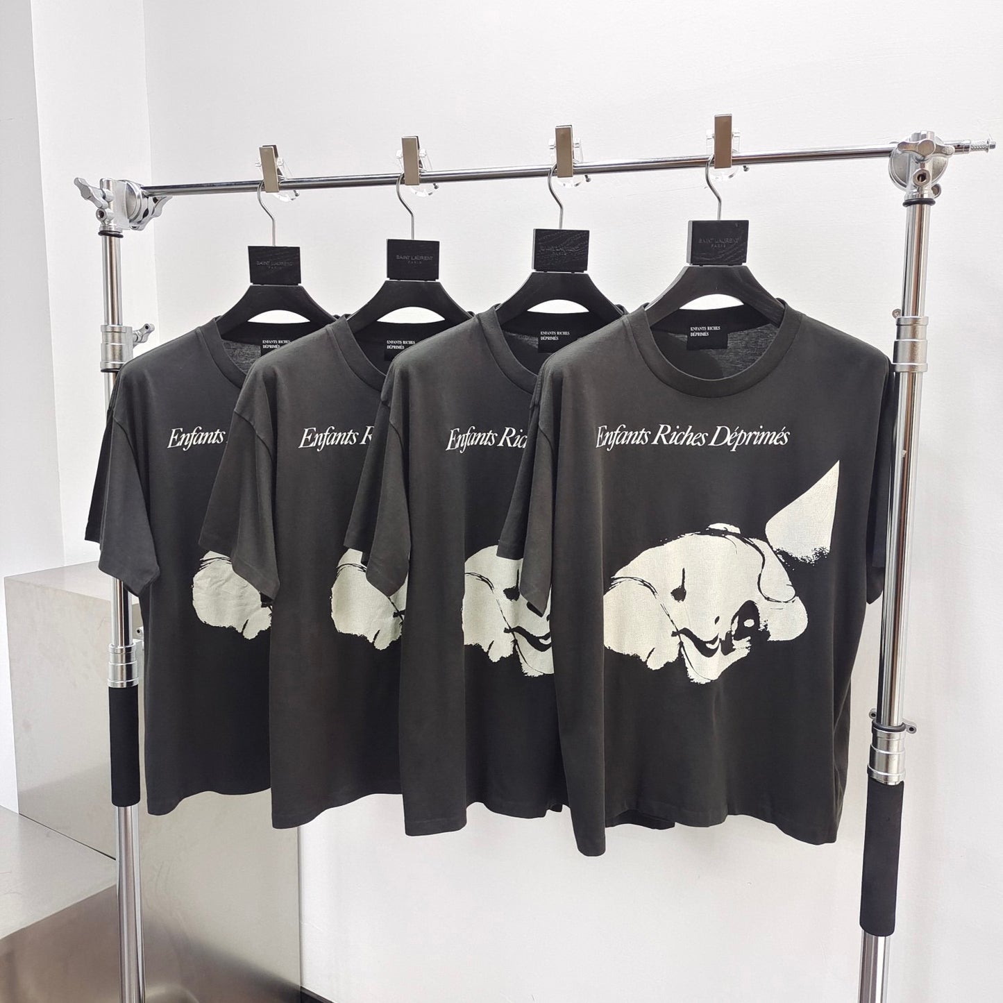 camiseta negra