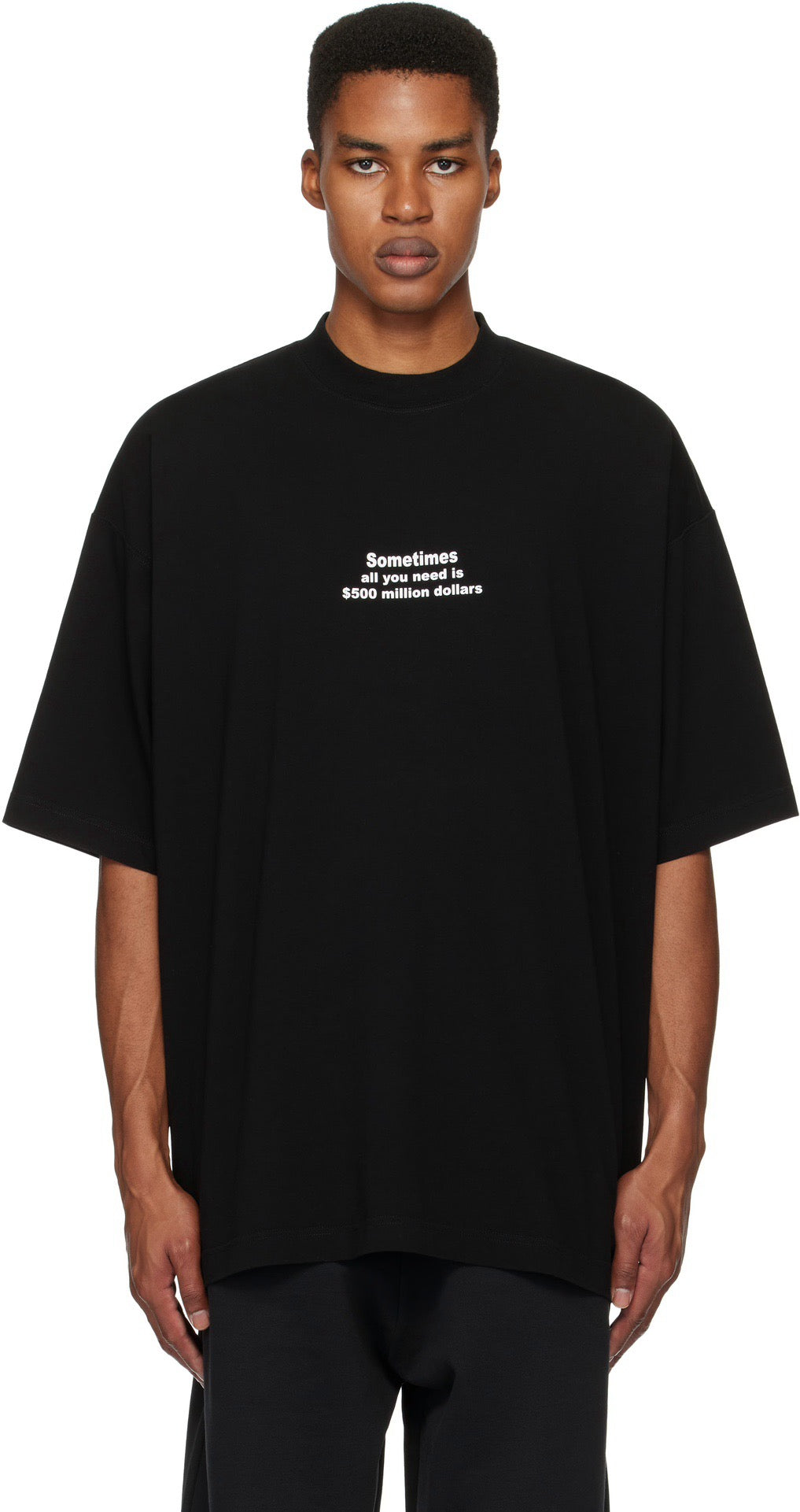 Weißes und schwarzes T-Shirt