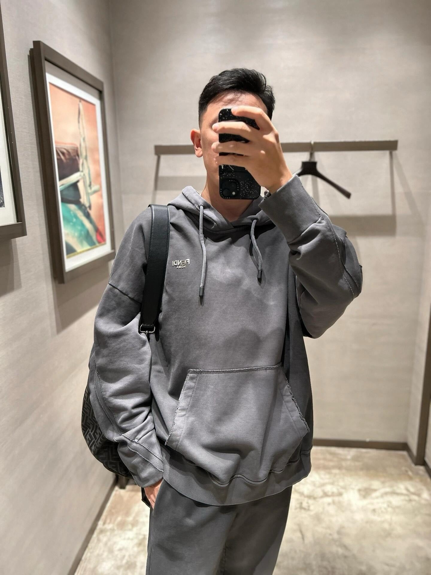 Sudadera con capucha gris oscuro